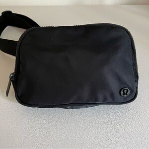 Lululemon Everywhere Belt Bag in Black